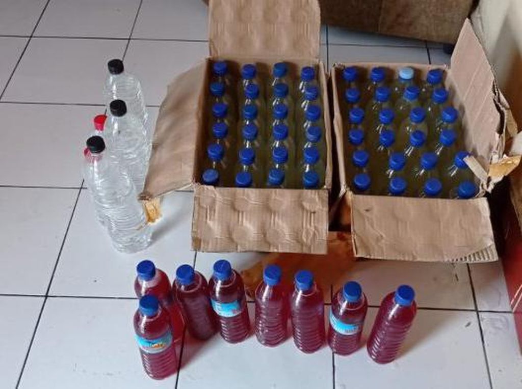 Polres Sumbawa Sita Puluhan Botol Miras Jelang MXGP Samota