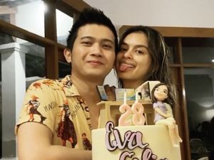 Potret Eva Celia Beli Sayur hingga Dapat Kue dari Demas Narawangsa Potret Eva Celia Beli Sayur hingga Dapat Kue dari Demas Narawangsa