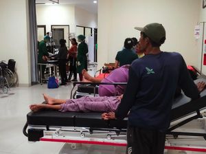Ratusan Siswa SMP di Buleleng Keracunan Usai Makan Nasi Bungkus Ratusan Siswa SMP di Buleleng Keracunan Usai Makan Nasi Bungkus