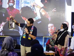 Ke Kalsel, Sandiaga Uno Borong Produk Hasil Olahan Limbah