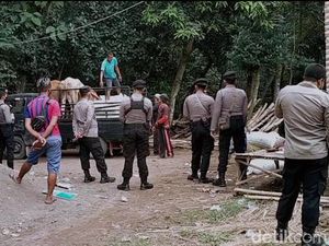 Polisi Buru Penganiaya Warga Paiton yang Dituduh Punya Ilmu Santet Polisi Buru Penganiaya Warga Paiton yang Dituduh Punya Ilmu Santet