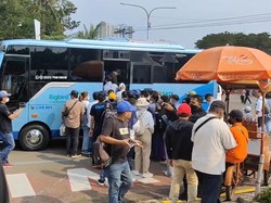 Ramai-ramai Penonton Formula E Berebut Naik Bus Menuju Sirkuit