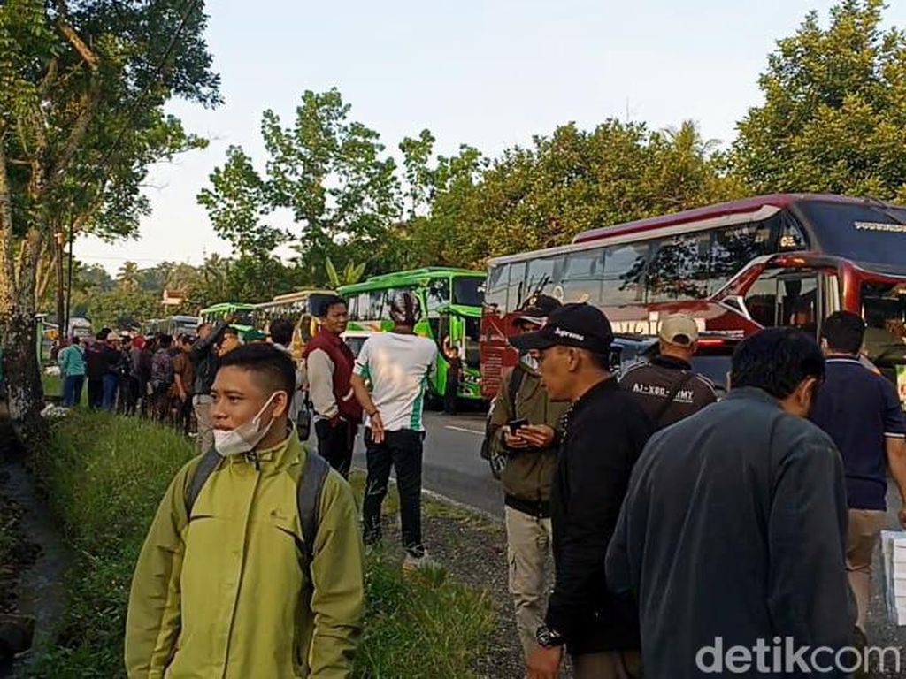 Naik 31 Bus, Relawan GMP Berangkat ke Jepara Deklarasi Ganjar Nyapres