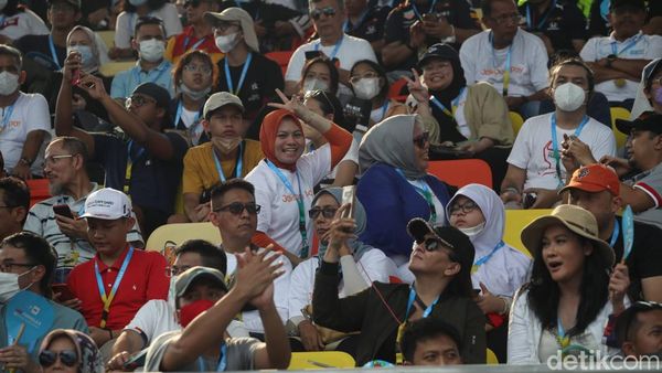 Potret Tribun Penonton Formula E Tak Membiru
