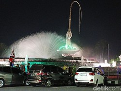 Pesona Air Mancur Taman Pecut Blitar, Cantik dengan Lampu Warna-warni