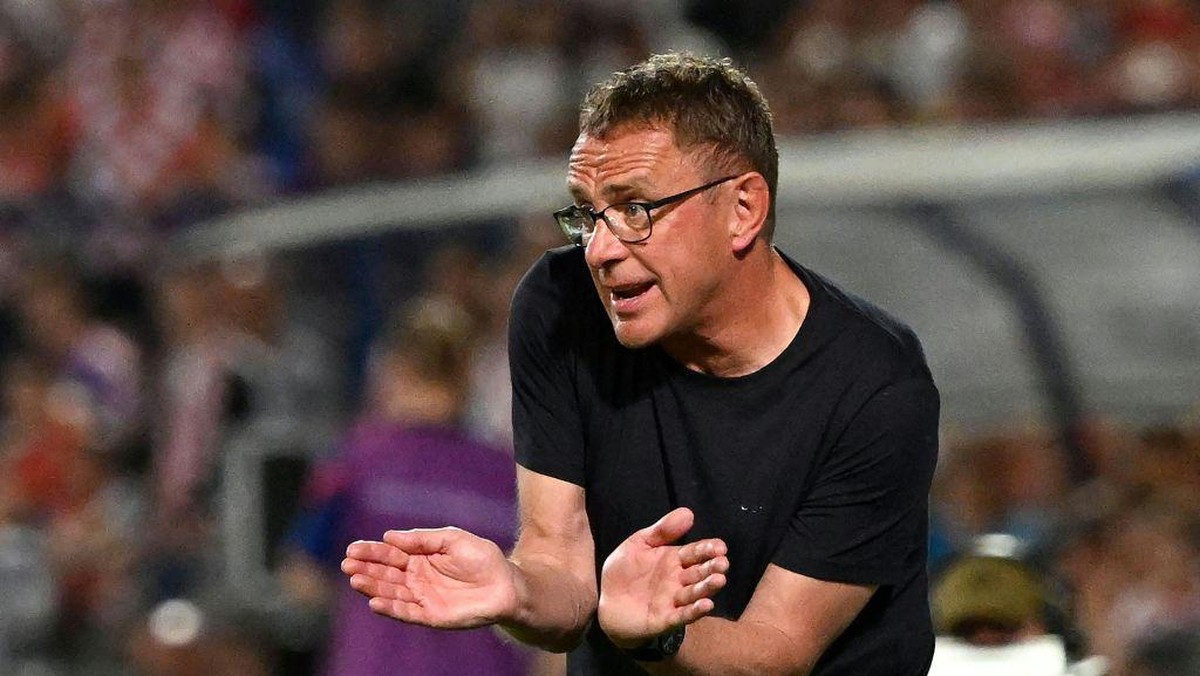 Ralf Rangnick diklaim sukses membatasi kerusakan Manchester United. (Foto: AFP via Getty Images/DENIS LOVROVIC)