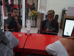 Dua Pemain Persebaya Alwi dan Hidayat Dapat Beasiswa dari UM Surabaya