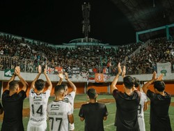 Menang Atas PSS Sleman, Suporter Nyanyikan Lagu Bali United di Stadion