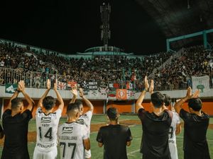 Menang Atas PSS Sleman, Suporter Nyanyikan Lagu Bali United di Stadion Menang Atas PSS Sleman, Suporter Nyanyikan Lagu Bali United di Stadion