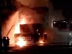 Korban Tewas Kebakaran Depot Kontainer di Bangladesh Bertambah Jadi 49 Orang