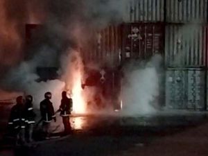 Korban Tewas Kebakaran Depot Kontainer Bangladesh Jadi 49 Orang Korban Tewas Kebakaran Depot Kontainer Bangladesh Jadi 49 Orang