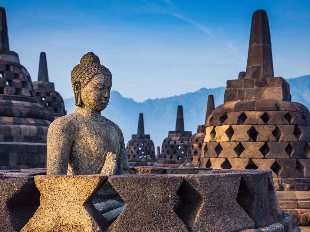 Lindungi Candi Borobudur Tidak Cukup Hanya dengan Pasang Tarif Mahal