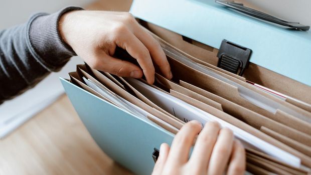 Ilustrasi menyisihkan uang darurat.