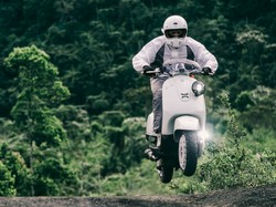 Keren! Ketika Vespa LX Disulap Jadi Bergaya Retro Rally Look