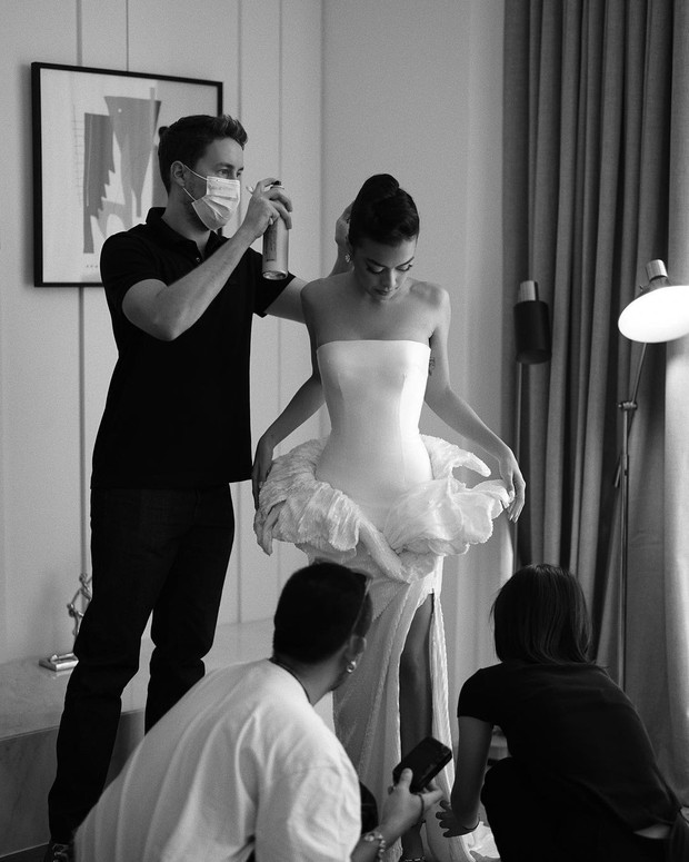 n Gaya elegant Eva Celia kenakan gaun pengantin