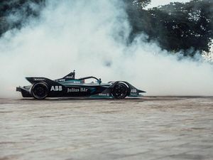Pebalap Keturunan Indonesia Gagal Finis di Formula E Jakarta, Ini Alasannya