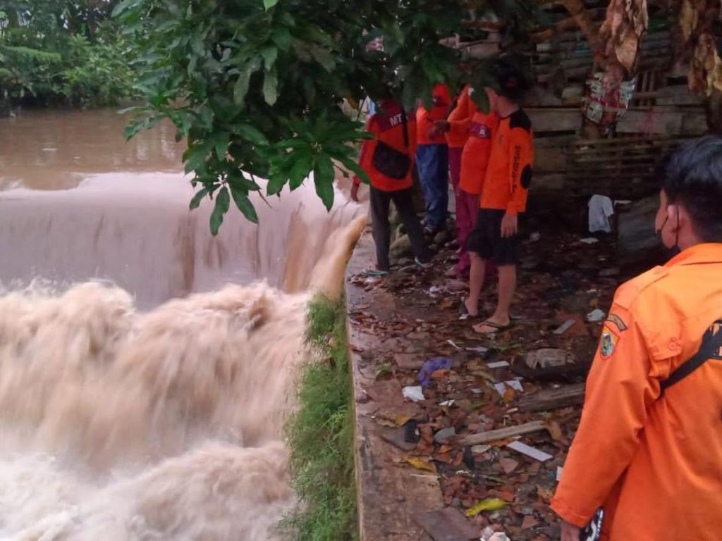 Bermain saat Hujan, Balita Pemalang Hanyut di Selokan