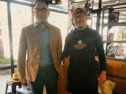 Cerita Tukang Cukur Ridwan Kamil Sehari Sebelum Eril Berangkat ke Swiss
