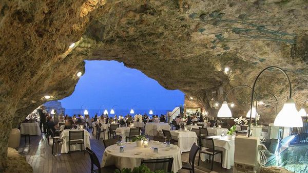 10 Potret Restoran yang Punya Konsep Nyeleneh di Dunia