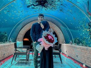 Romantis! Ini Momen Ria Ricis dan Teuku Ryan Saat Makan Bareng Romantis! Ini Momen Ria Ricis dan Teuku Ryan Saat Makan Bareng
