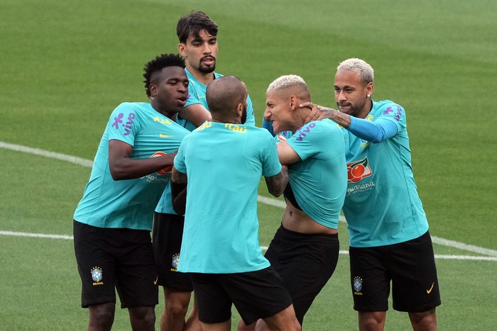 Richarlison TOKYO, JAPAN - JUNE 04: (R-L) Neymar Jr. and Richarlison and Lucas Paqueta and Vinicius Jr of Brazil in action during a Brazil training session ahead of the international friendly against Japan at National Stadium on June 04, 2022 in Tokyo, Japan. (Photo by Koji Watanabe/Getty Images)