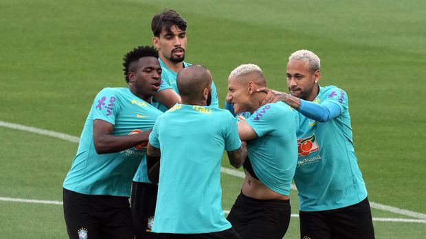 TOKYO, JAPAN - JUNE 04: (R-L) Neymar Jr. and Richarlison and Lucas Paqueta and Vinicius Jr of Brazil in action during a Brazil training session ahead of the international friendly against Japan at National Stadium on June 04, 2022 in Tokyo, Japan. (Photo by Koji Watanabe/Getty Images)