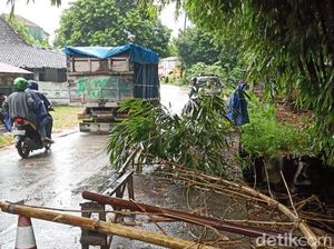 Dilanda Hujan Deras-Puting Beliung, 1 Jembatan di Klaten Longsor
