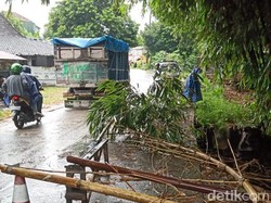 Dilanda Hujan Deras-Puting Beliung, 1 Jembatan di Klaten Longsor