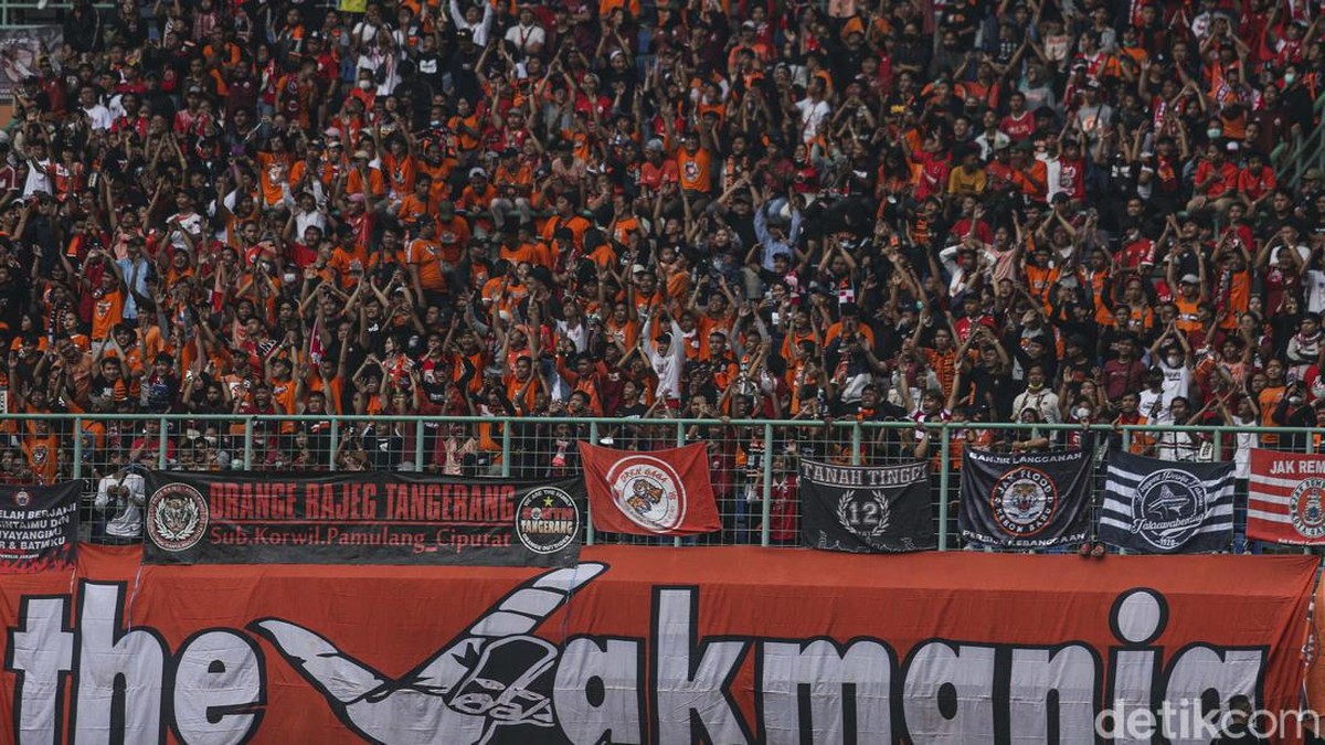 Suasana the Jakmania saay di Stadion Patriot, Bekasi. (Foto: Rifkianto Nugroho)