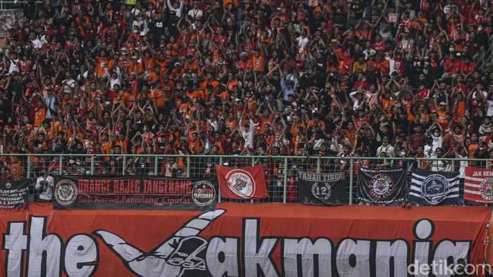 The Jakmania Merahkan Stadion Patriot The Jakmania memadati Stadion Patriot, Bekasi, Minggu (5/6/2022). Ini merupakan laga perdana yang dapat ditonton The Jakmania usai pandemi COVID-19.