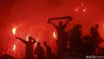 The Jakmania Merahkan Stadion Patriot