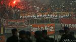 The Jakmania Merahkan Stadion Patriot