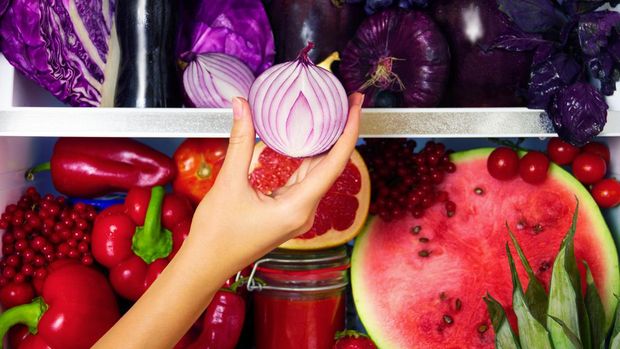 Ilustrasi bawang di kulkas.