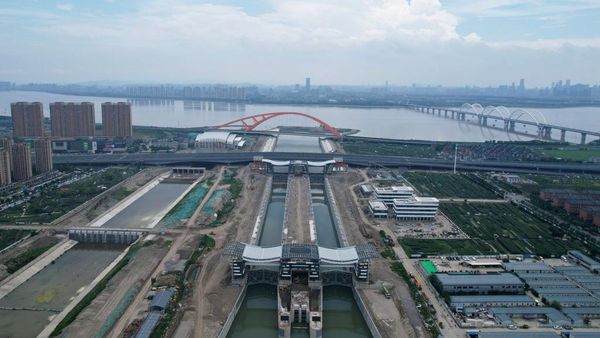 Pintu Air Kanal Raksasa di China Mulai Beroperasi, Lihat Fotonya