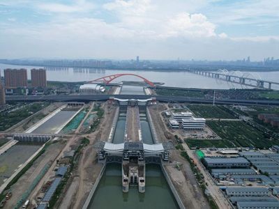 Pintu Air Kanal Raksasa di China Mulai Beroperasi, Lihat Fotonya