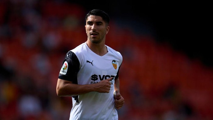 VALENCIA, SPAIN - MAY 21: Carlos Soler of Valencia CF looks on during the LaLiga Santander match between Valencia CF and RC Celta de Vigo at Estadio Mestalla on May 21, 2022 in Valencia, Spain. (Photo by Aitor Alcalde Colomer/Getty Images)