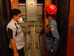 Ada Orang Terjebak Lift di Lantai 20 Da Vinci Penthouse, Damkar Evakuasi
