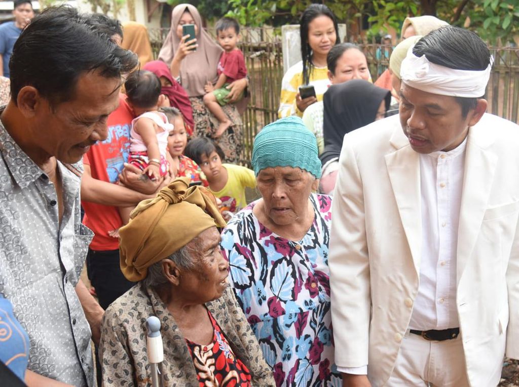 Bertemu Nenek Pencari Rongsok, Dedi Mulyadi Kaget Usianya 120 Tahun