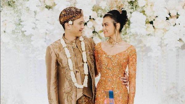 Inspirasi Dekorasi Pernikahan Serba Putih Eva Celia dan Demas Narawangsa