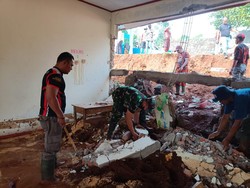 Tertimpa Longsor, 2 Ruangan Kelas SD di Leuwiliang Bogor Ambrol
