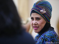 Elvy Sukaesih, Memberi Tak Harap Kembali