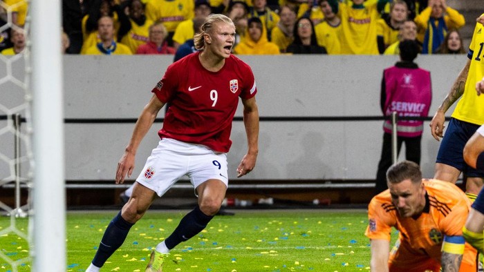 SOLNA, SWEDEN - JUNE 05: Erling Haaland of Norway scores the 2-0 goal during the UEFA Nations League League B Group 4 match between Sweden and Norway at Friends Arena on June 5, 2022 in Solna, Sweden. (Photo by Michael Campanella/Getty Images)