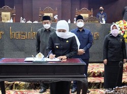 Khofifah-DPRD Sahkan Perda Pesantren, PKB: Kado untuk Kiai dan NU