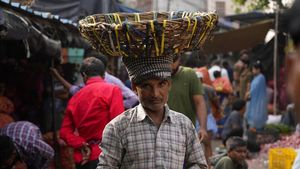 Lebih Dekat dengan Para Penyunggi di India