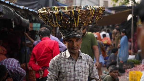 Lebih Dekat dengan Para Penyunggi di India