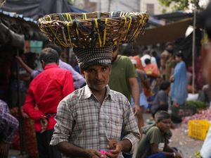 Lebih Dekat dengan Para Penyunggi di India