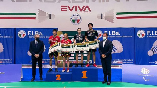 Zachariah Josiahno Sumanti/Hediana Julimarbela juara Italian International 2022.