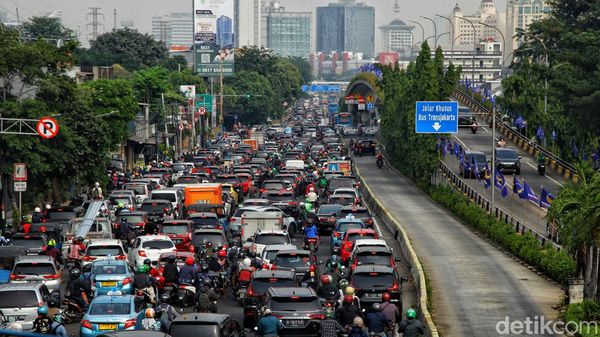 Jalan Letjen Suprapto-Galur Jakpus Macet Banget Pagi Ini