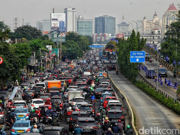 Jalan Letjen Suprapto-Galur Jakpus Macet Banget Pagi Ini