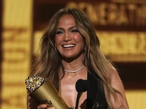 Jennifer Lopez Hapus Semua Foto di Instagram, Ada Apa?